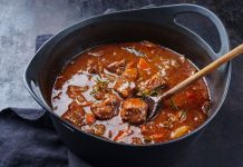 Greške koje uništavaju gulaš: Saznajte tajne savršenog domaćeg jela! Greške koje uništavaju gulaš: Saznajte tajne savršenog domaćeg jela! - featured image