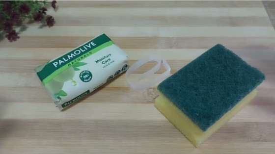 Trik sa kuhinjskom spužvom koji je zaludio internet: Genijalna ideja za čistu i mirisnu WC školjku - featured image Trik sa kuhinjskom spužvom koji je zaludio internet: Genijalna ideja za čistu i mirisnu WC školjku - featured image