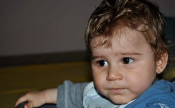 AUTIZAM SE NE POJAVLJUJE PREKO NOĆI: Ovi sitni signali u ponašanju djeteta prvi su alarm AUTIZAM SE NE POJAVLJUJE PREKO NOĆI: Ovi sitni signali u ponašanju djeteta prvi su alarm - featured image