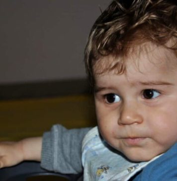 AUTIZAM SE NE POJAVLJUJE PREKO NOĆI: Ovi sitni signali u ponašanju djeteta prvi su alarm AUTIZAM SE NE POJAVLJUJE PREKO NOĆI: Ovi sitni signali u ponašanju djeteta prvi su alarm - featured image