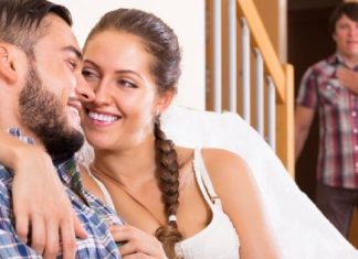 Rečenice koje žene najčešće izgovaraju kada varaju – a većina muškaraca ih ne prepozna Rečenice koje žene najčešće izgovaraju kada varaju – a većina muškaraca ih ne prepozna - featured image