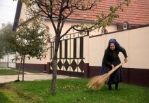 Veruje se da kroz ovih 7 znakova pokojnik bližnjima šalje određenu poruku: U jednoj situaciji treba biti veoma pažljiv Veruje se da kroz ovih 7 znakova pokojnik bližnjima šalje određenu poruku: U jednoj situaciji treba biti veoma pažljiv - featured image