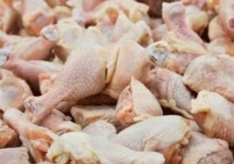 Koliko dugo piletina smije da stoji u frižideru, a koliko u zamrzivaču? Odgovor će vas iznenaditi - featured image Koliko dugo piletina smije da stoji u frižideru, a koliko u zamrzivaču? Odgovor će vas iznenaditi - featured image