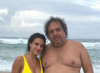 Dvadesetogodišnja žena smijala se debelom, neurednom muškarcu starijem od 50 godina koji je bio zaljubljen u nju… Ali ostala je šokirana kad je otkrila da je taj isti muškarac “siromašnog izgleda” zapravo milijunaš — pa je smislila plan, ne znajući da je on već jedan korak ispred nje 😱 Dvadesetogodišnja žena smijala se debelom, neurednom muškarcu starijem od 50 godina koji je bio zaljubljen u nju… Ali ostala je šokirana kad je otkrila da je taj isti muškarac “siromašnog izgleda” zapravo milijunaš — pa je smislila plan, ne znajući da je on već jedan korak ispred nje 😱 - featured image