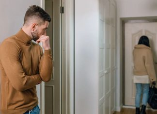 6 neprijatnih stvari koje muškarac radi kada prestane da voli svoju ženu 6 neprijatnih stvari koje muškarac radi kada prestane da voli svoju ženu - featured image