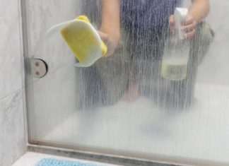 Rastvorite u toploj vodi i poprskajte staklo, slavinu i kadu: TUŠ POSTAĆE KAO NOV! Rastvorite u toploj vodi i poprskajte staklo, slavinu i kadu: TUŠ POSTAĆE KAO NOV! - featured image